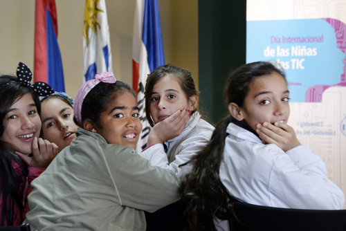 niñas en la ciencia