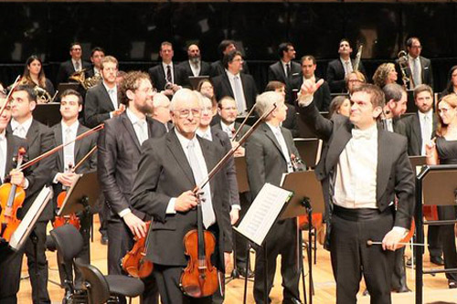 Orquesta en el escenario