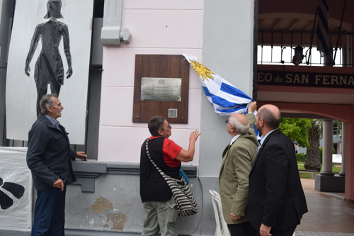 Descubrimiento de placa en San Fernando