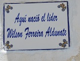 placa en la fachada de la casa de Wilson